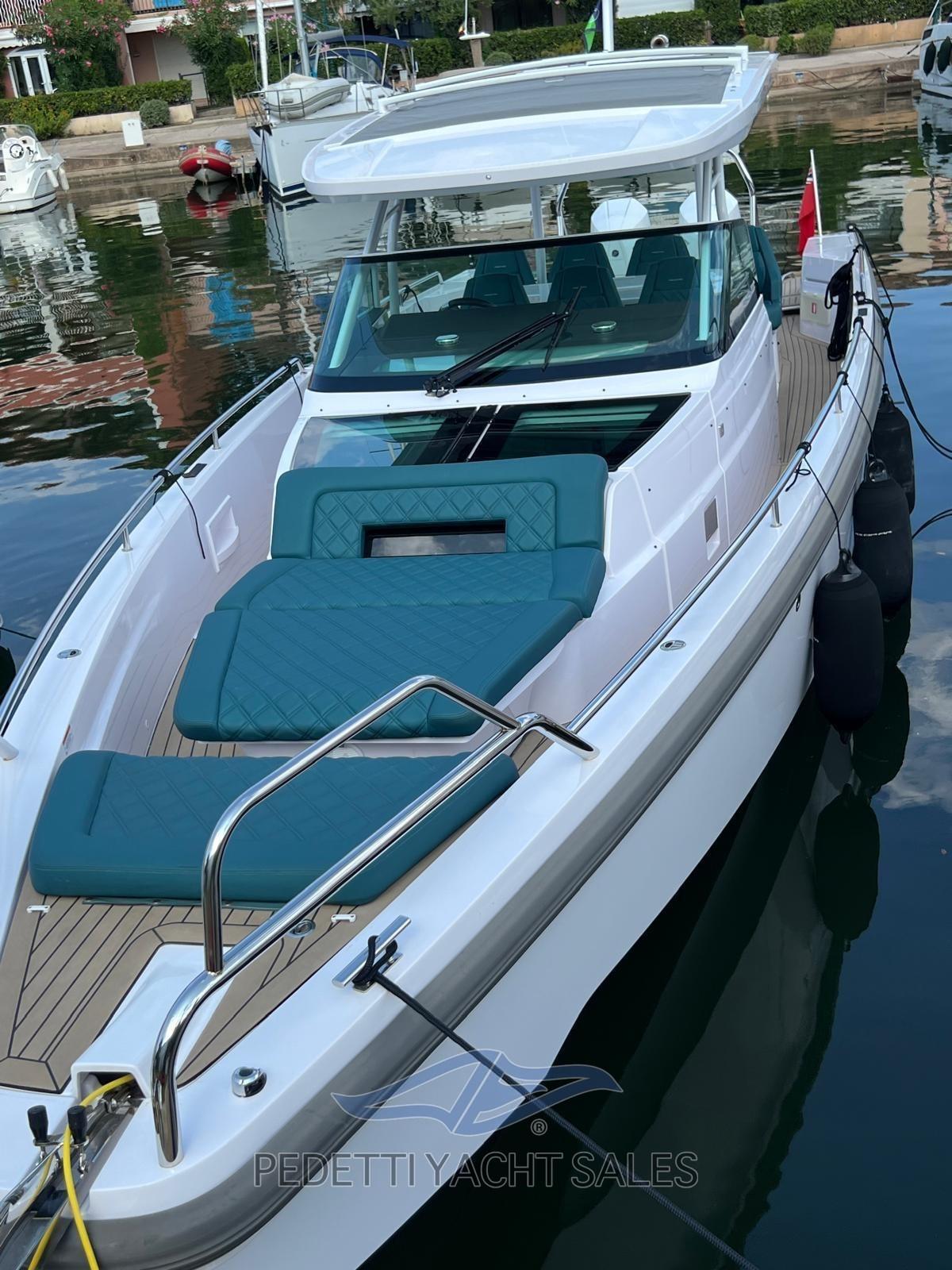 axopar 37 sport cabin