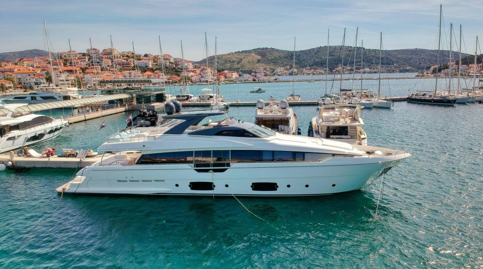 ferretti yachts 960