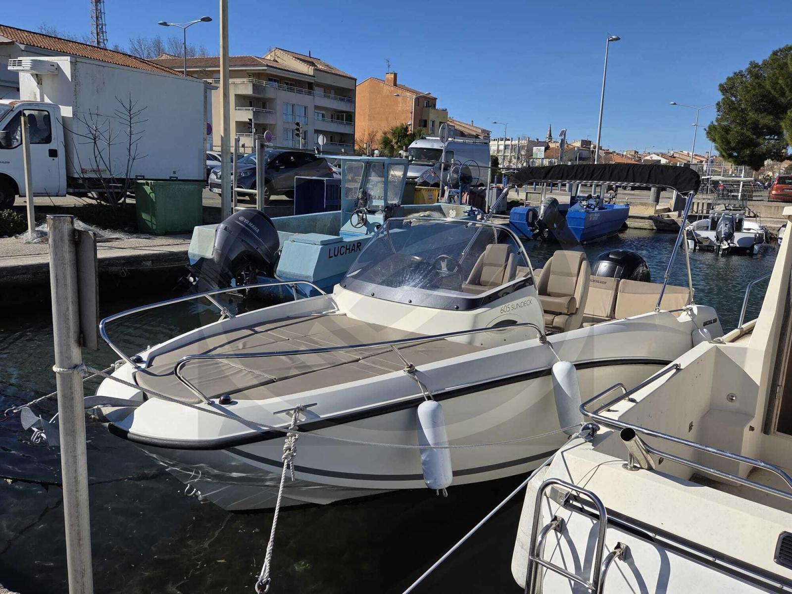 quicksilver Activ 605 sundeck