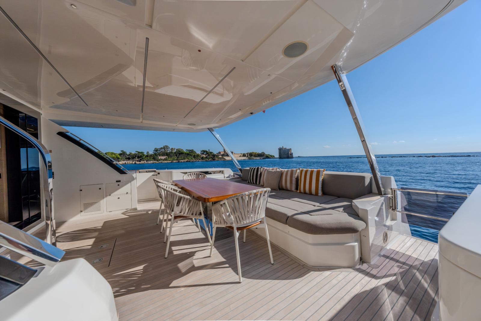 ferretti yachts 920 piola