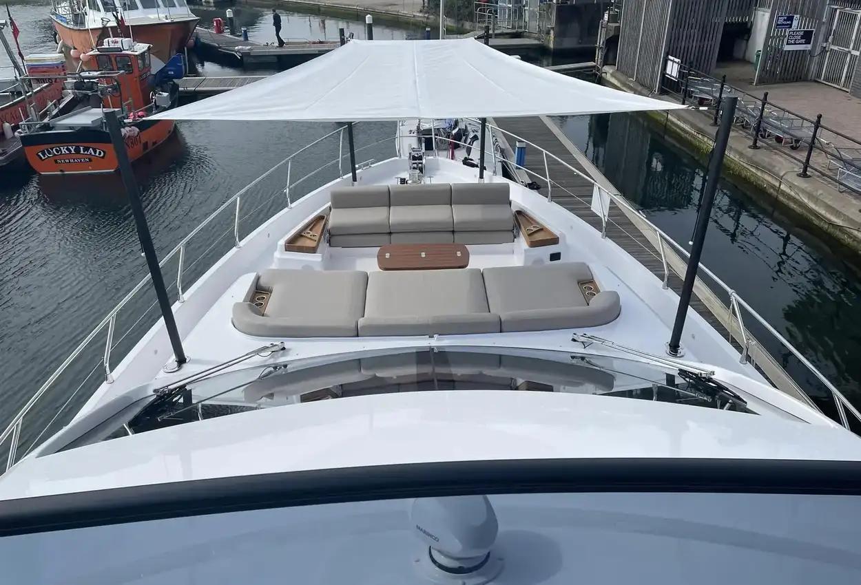 azimut 68 flybridge