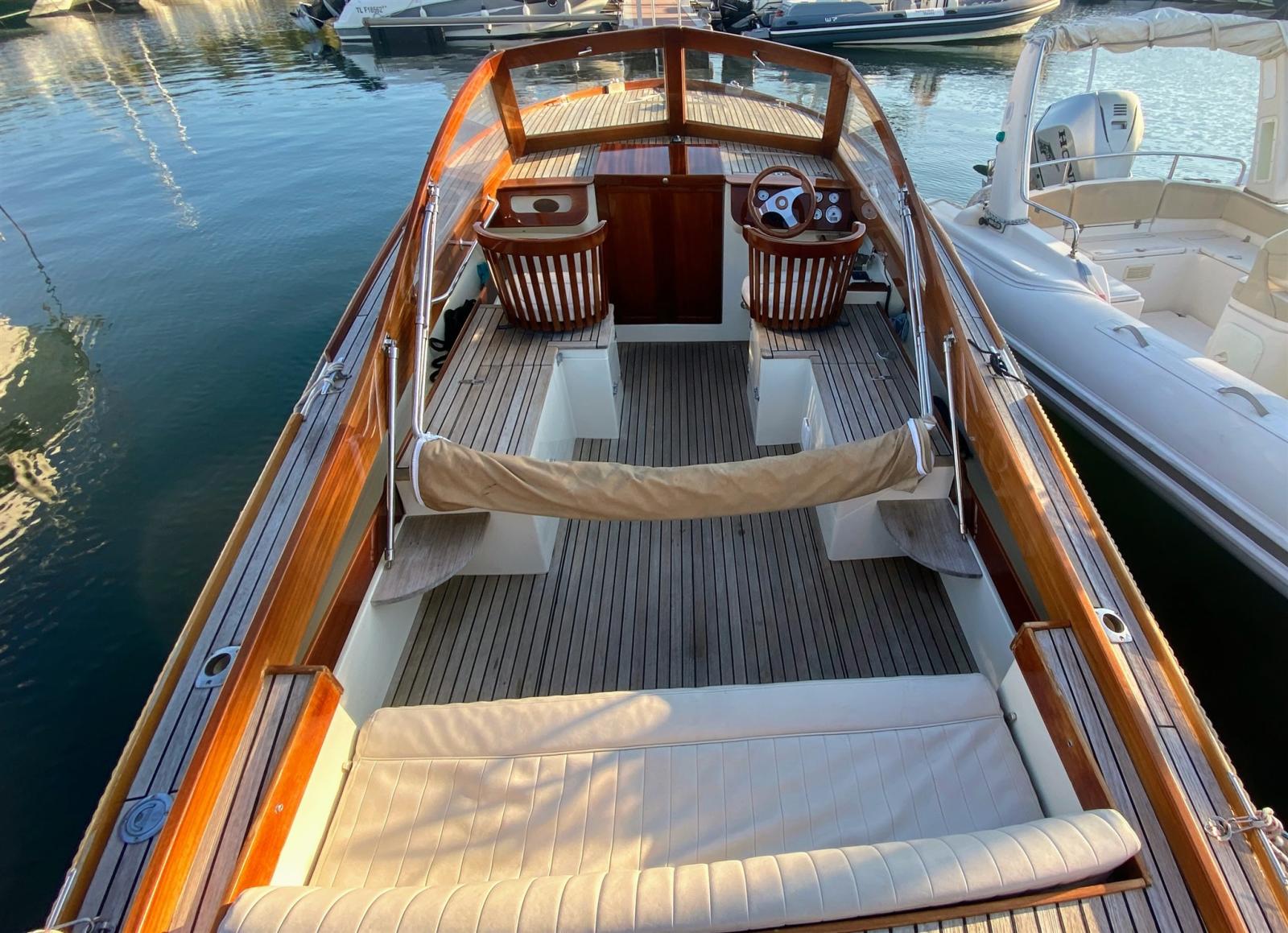 latitude 46 Lady scarlett