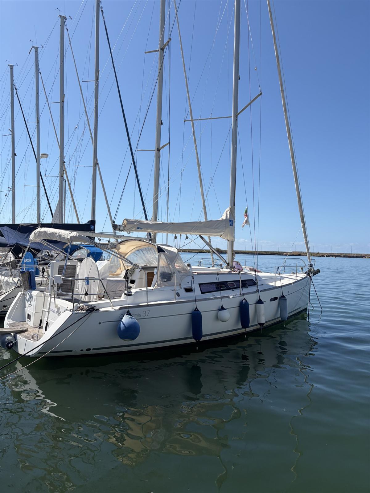 beneteau Oceanis 37