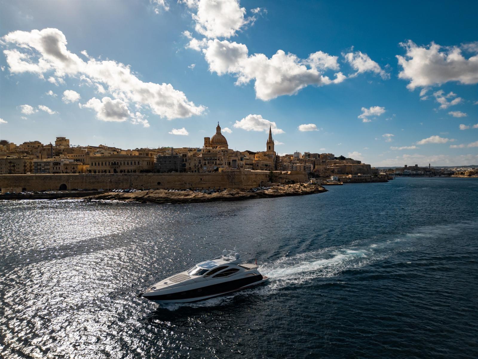 sunseeker Predator 64