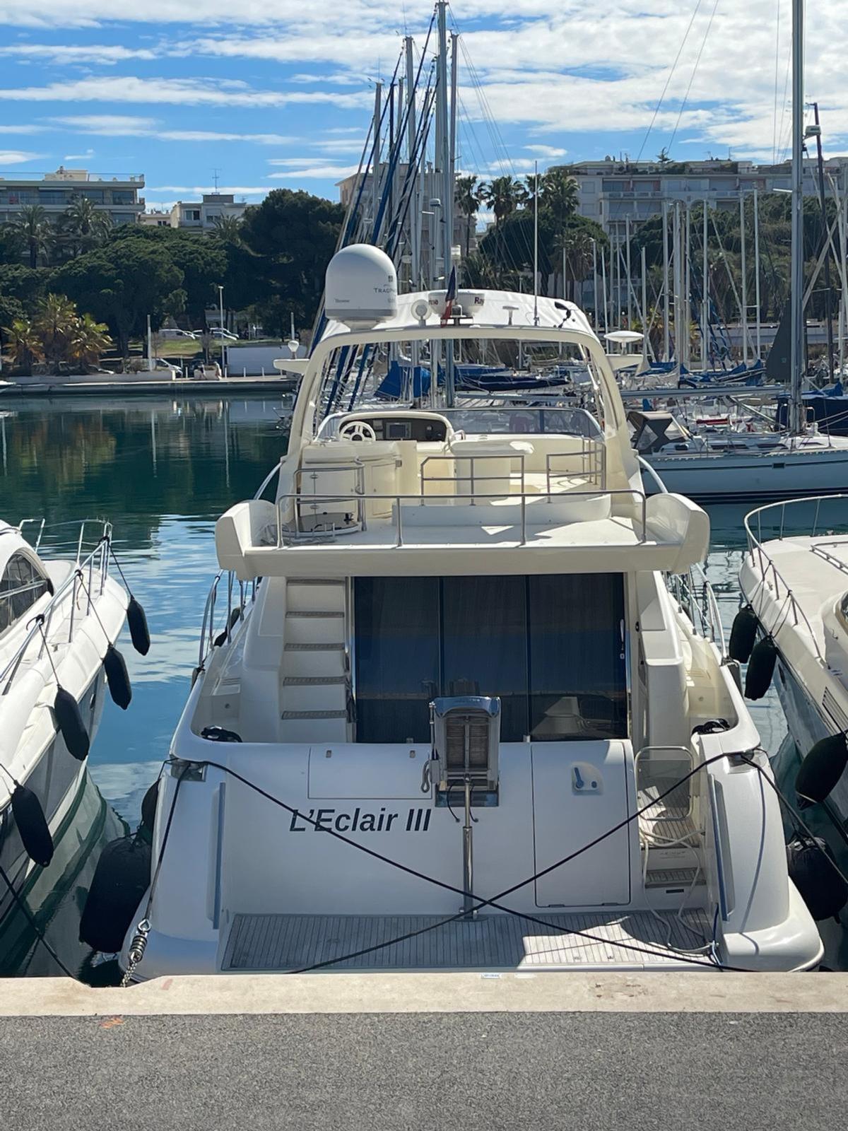 azimut 62