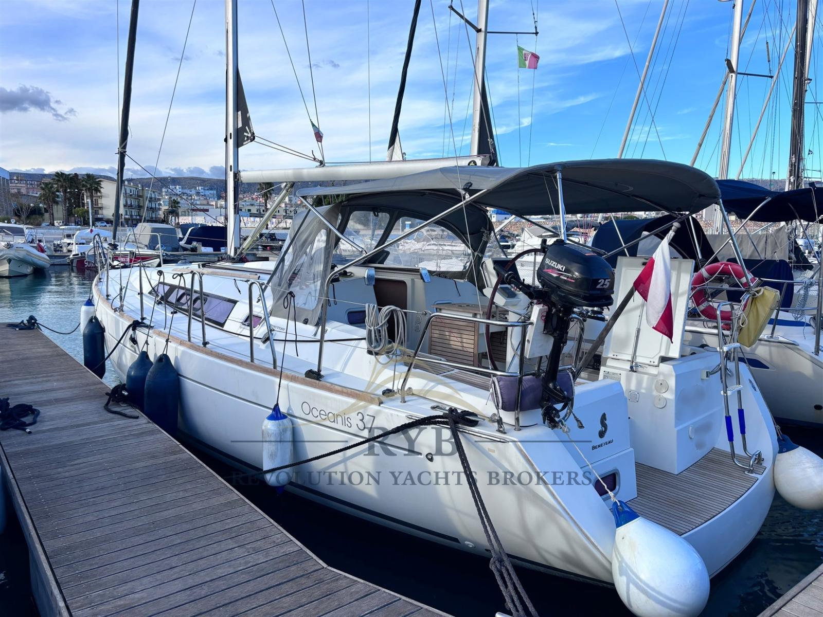 beneteau Oceanis 37