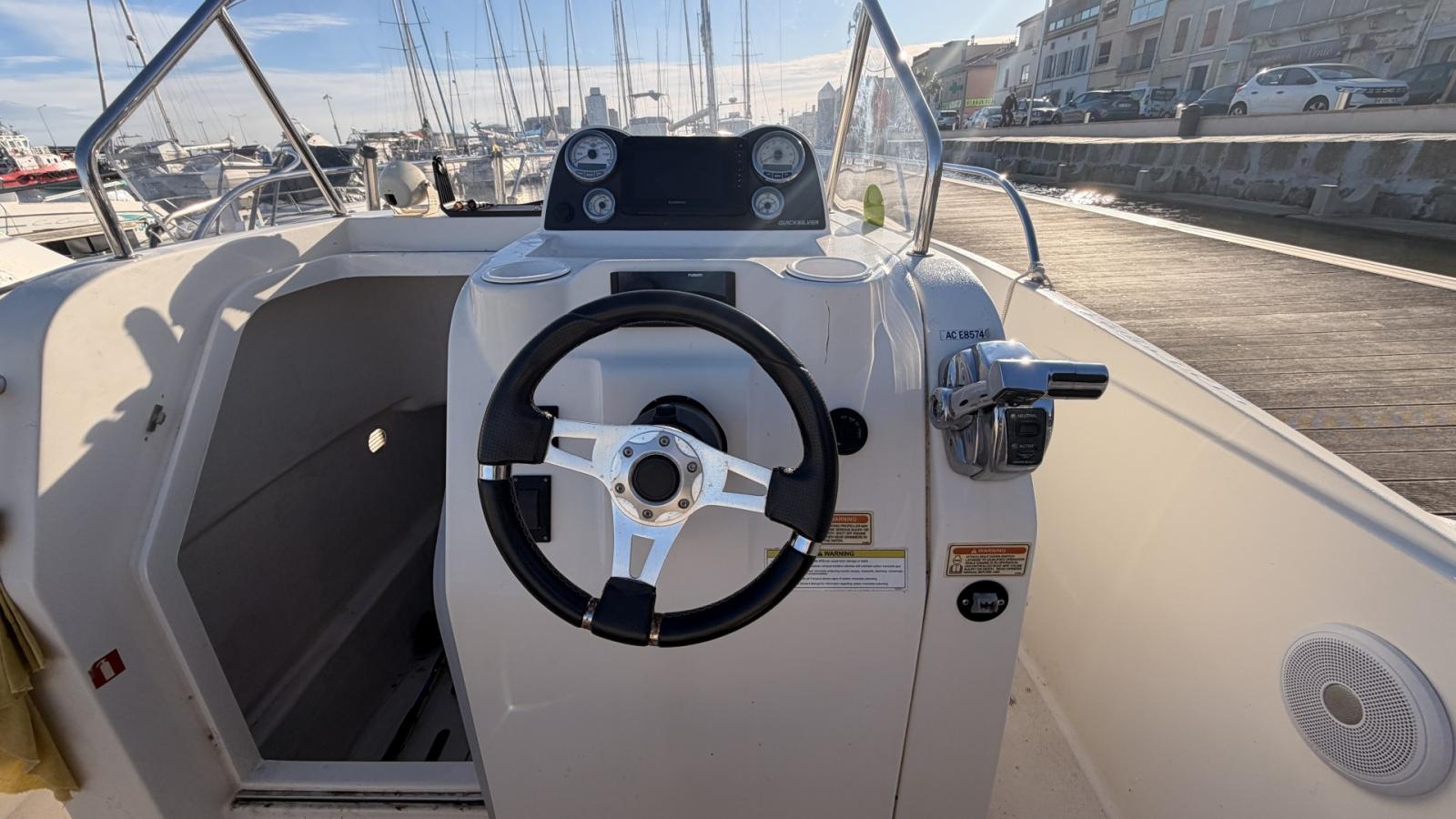 quicksilver 675 activ open