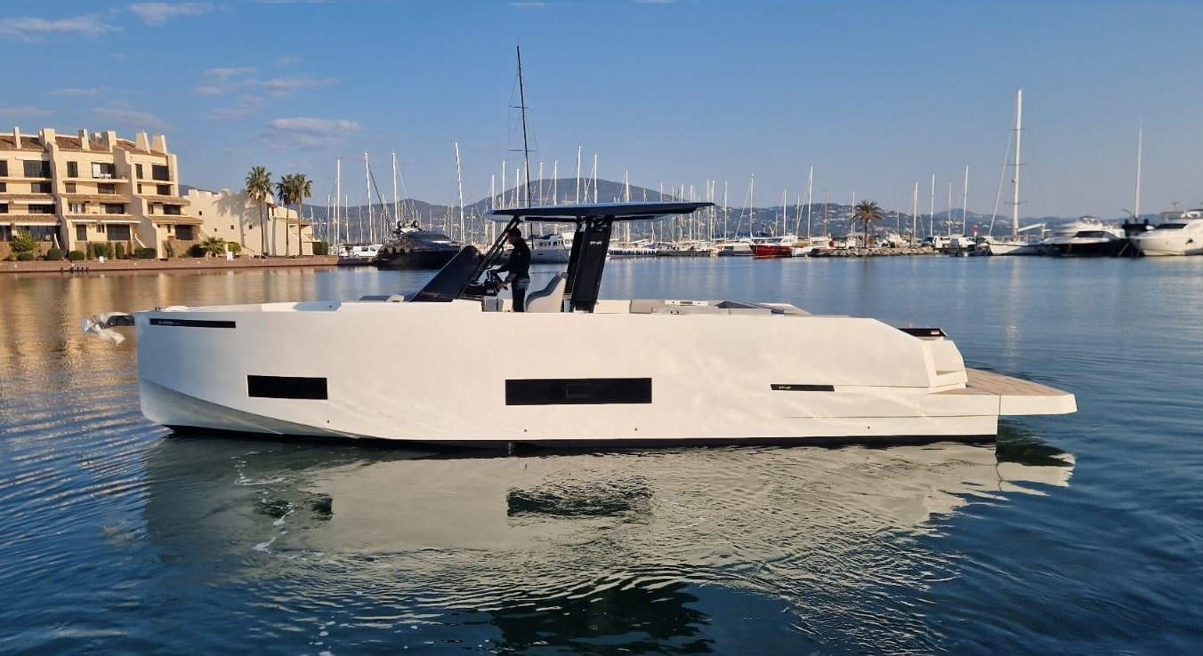 de antonio yachts D42 open