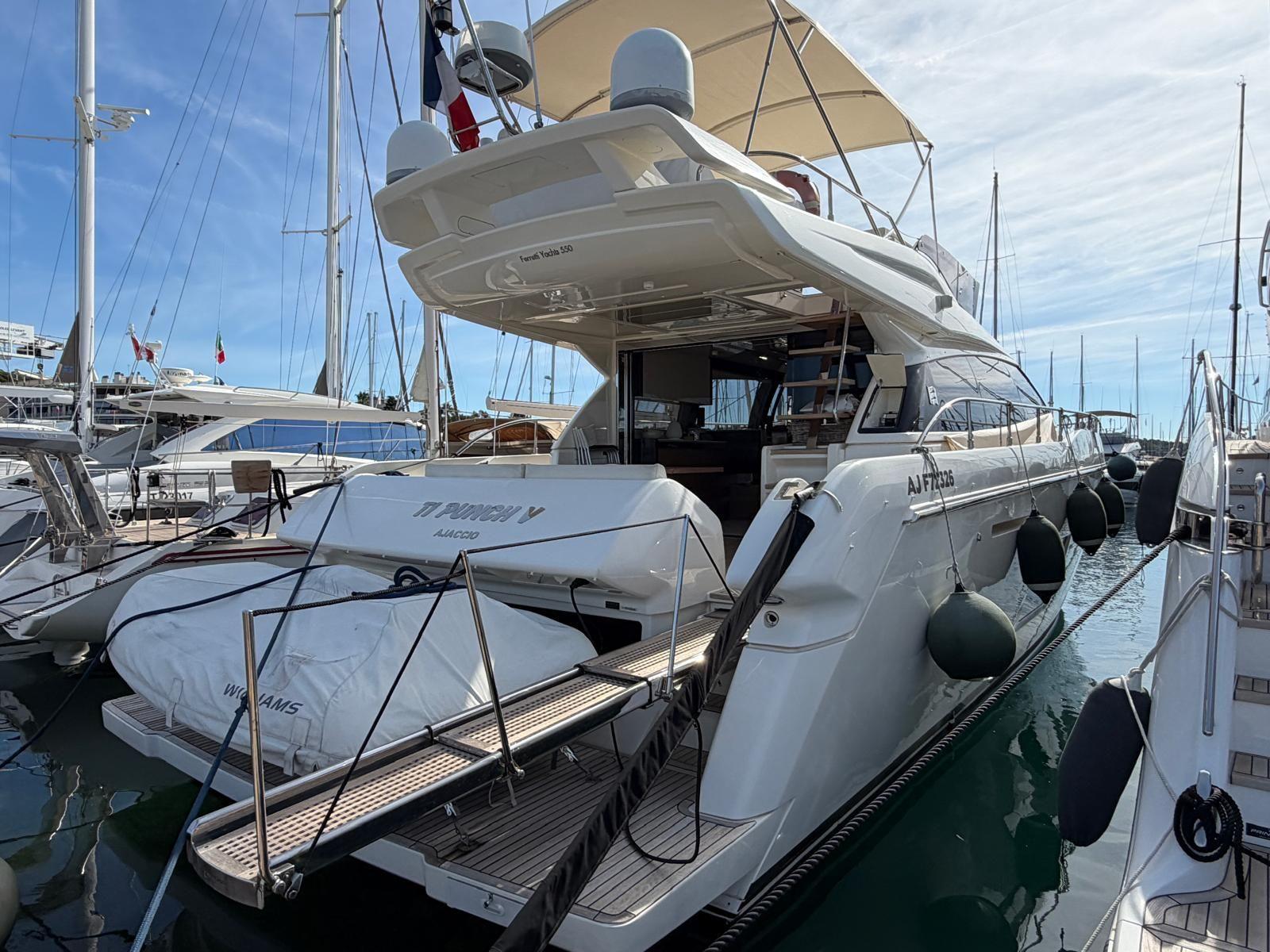 ferretti yachts 550