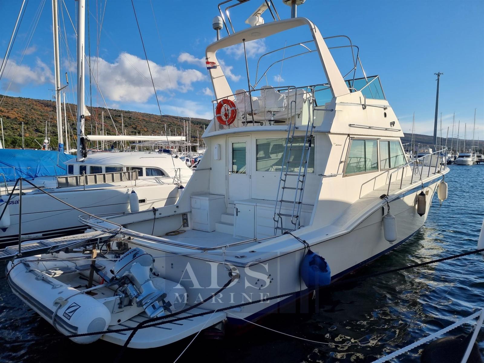 hatteras 52