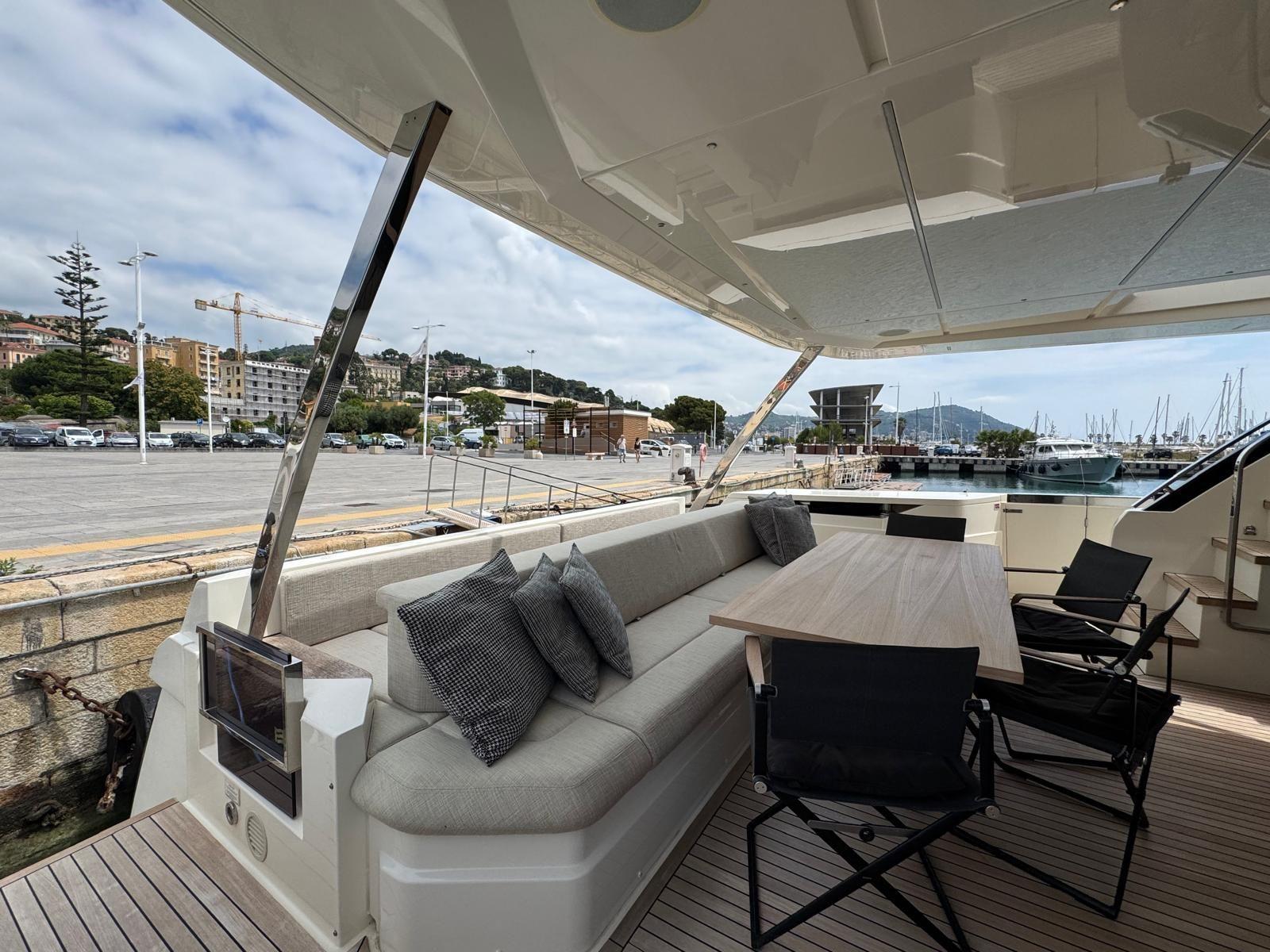ferretti yachts 920