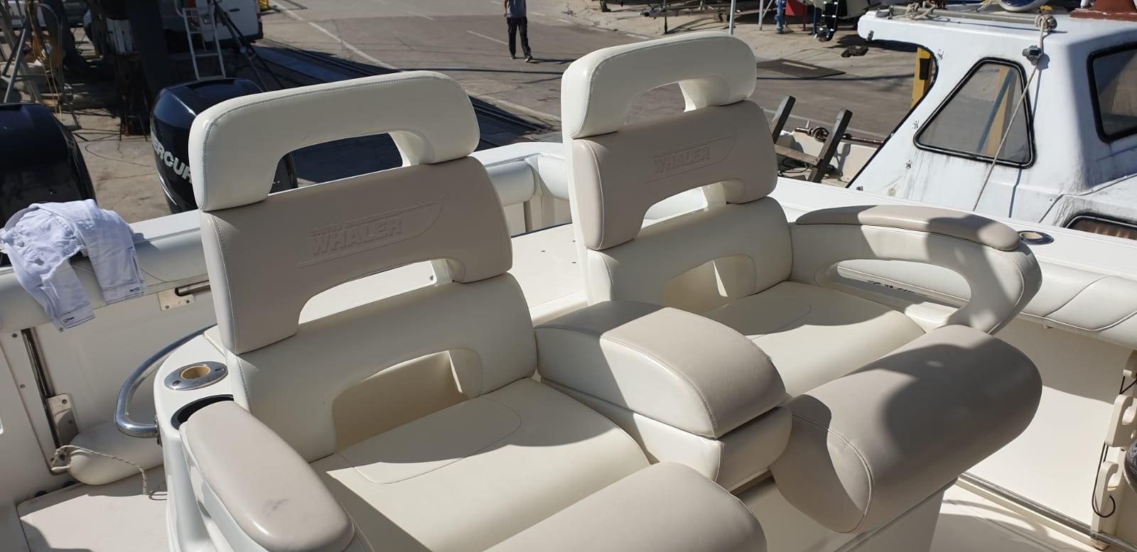 boston whaler Outrage 320
