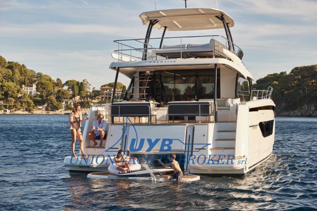 prestige M48 catamarano a motore