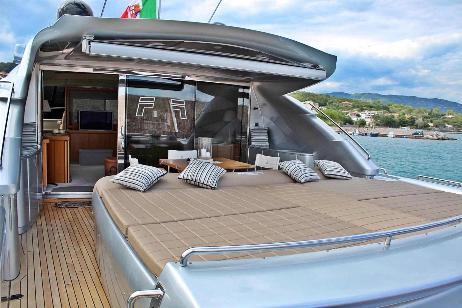 pershing 76