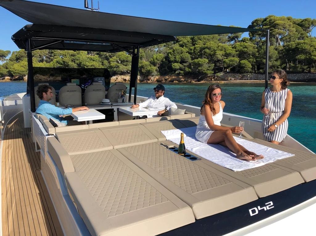 de antonio yachts D42