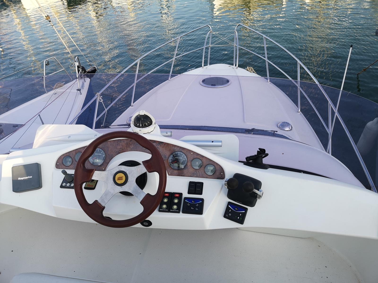 galeon 330 fly