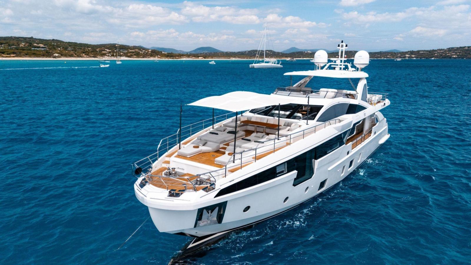 azimut Grande 32 metri
