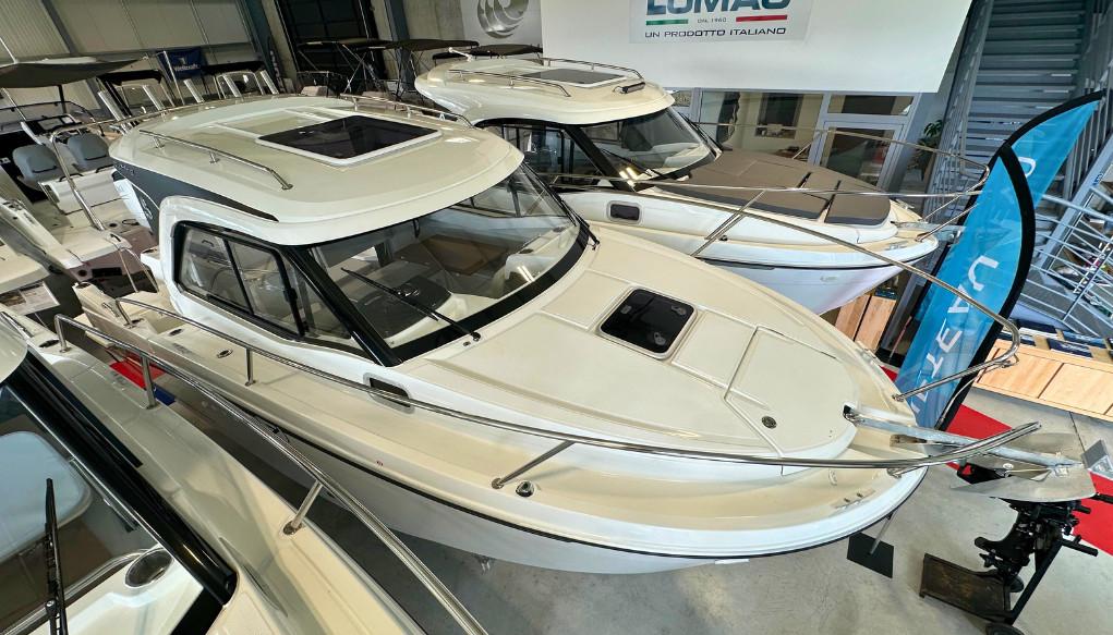 beneteau Antares 7 fishing