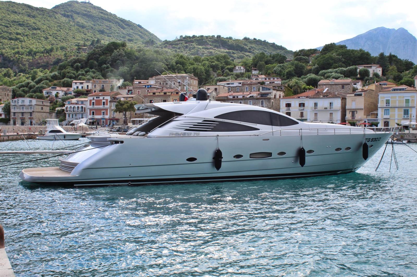 pershing 76
