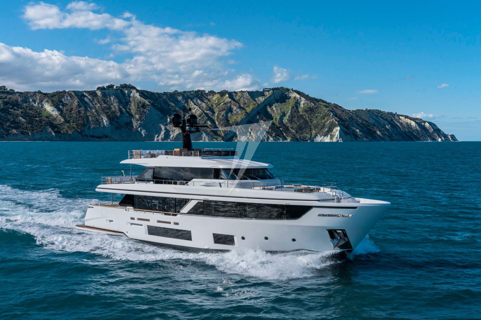 custom line Navetta 30