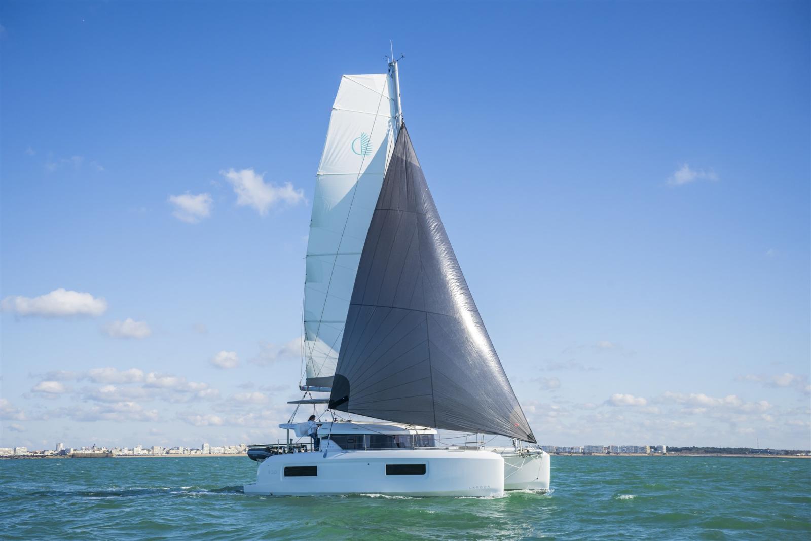 lagoon 38
