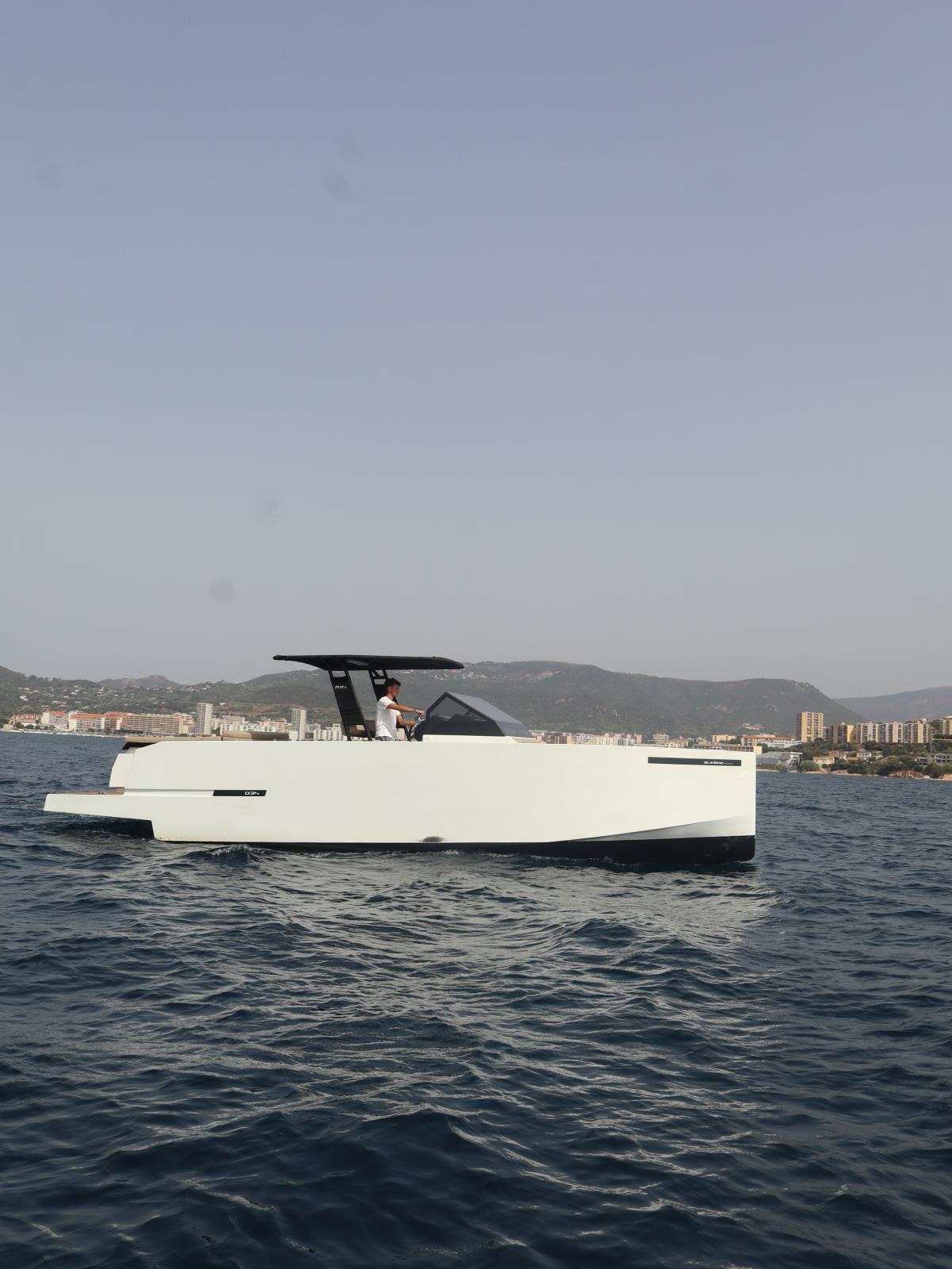 de antonio yachts D34 open