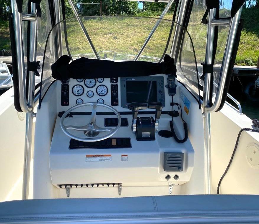 pursuit 2670 cuddy center console