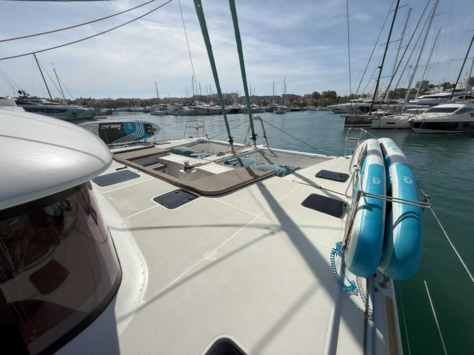 lagoon 560