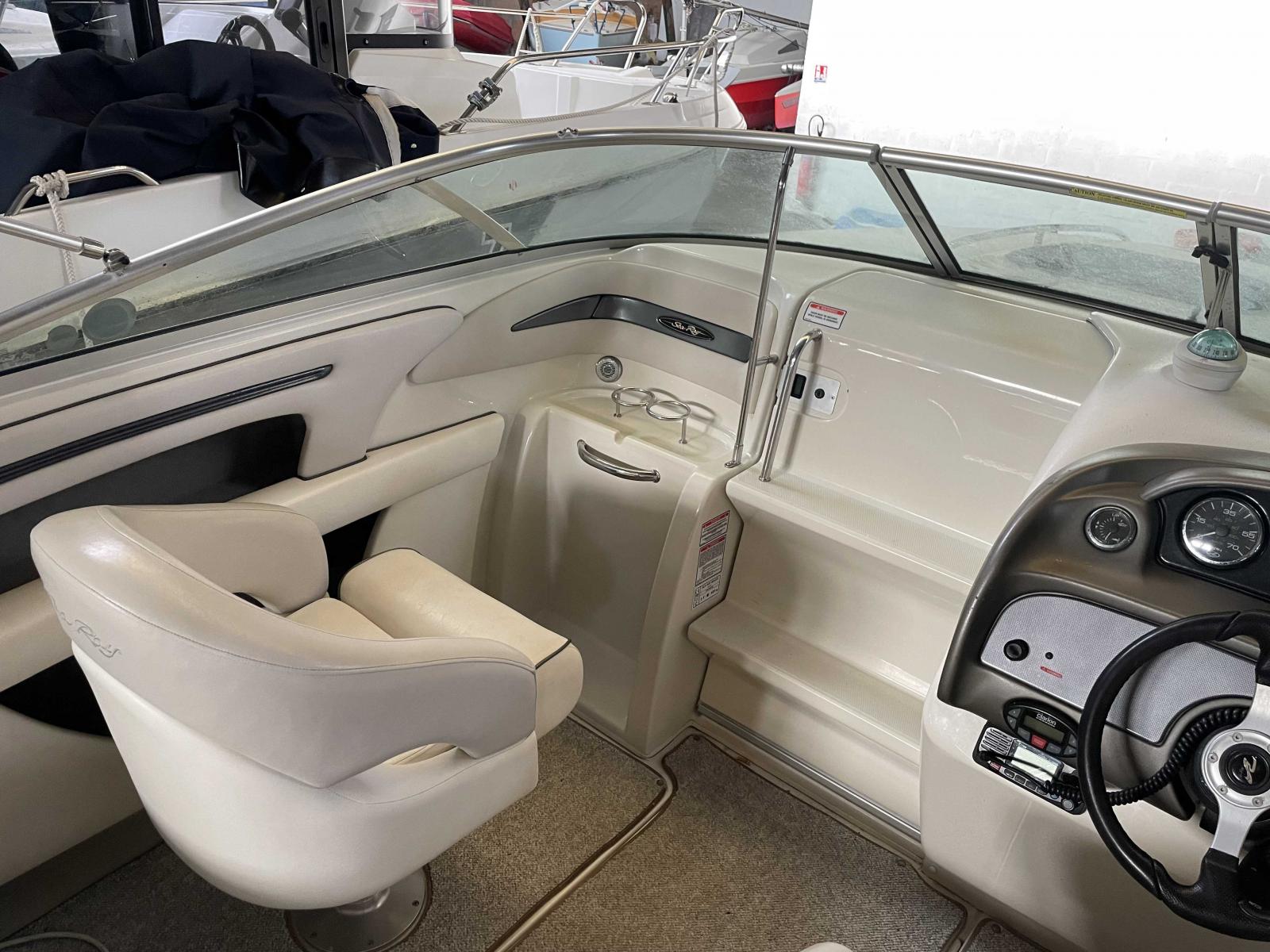 sea ray Sunsport 220