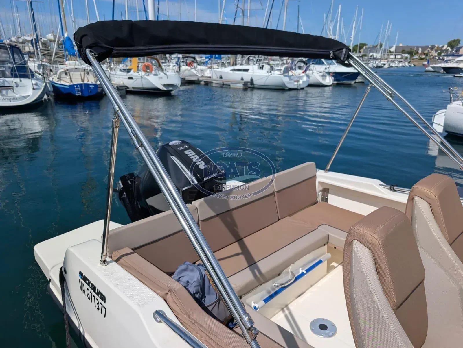 quicksilver Activ 755 sun deck