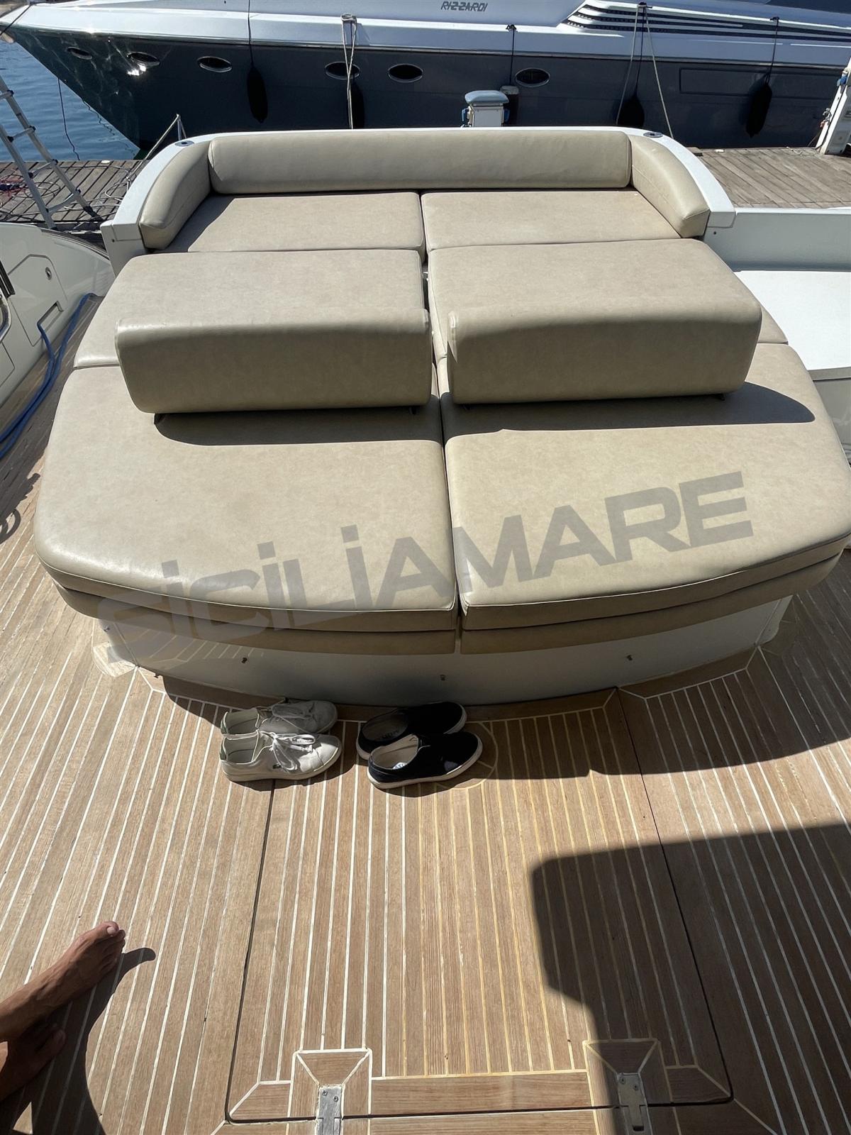 azimut 68s