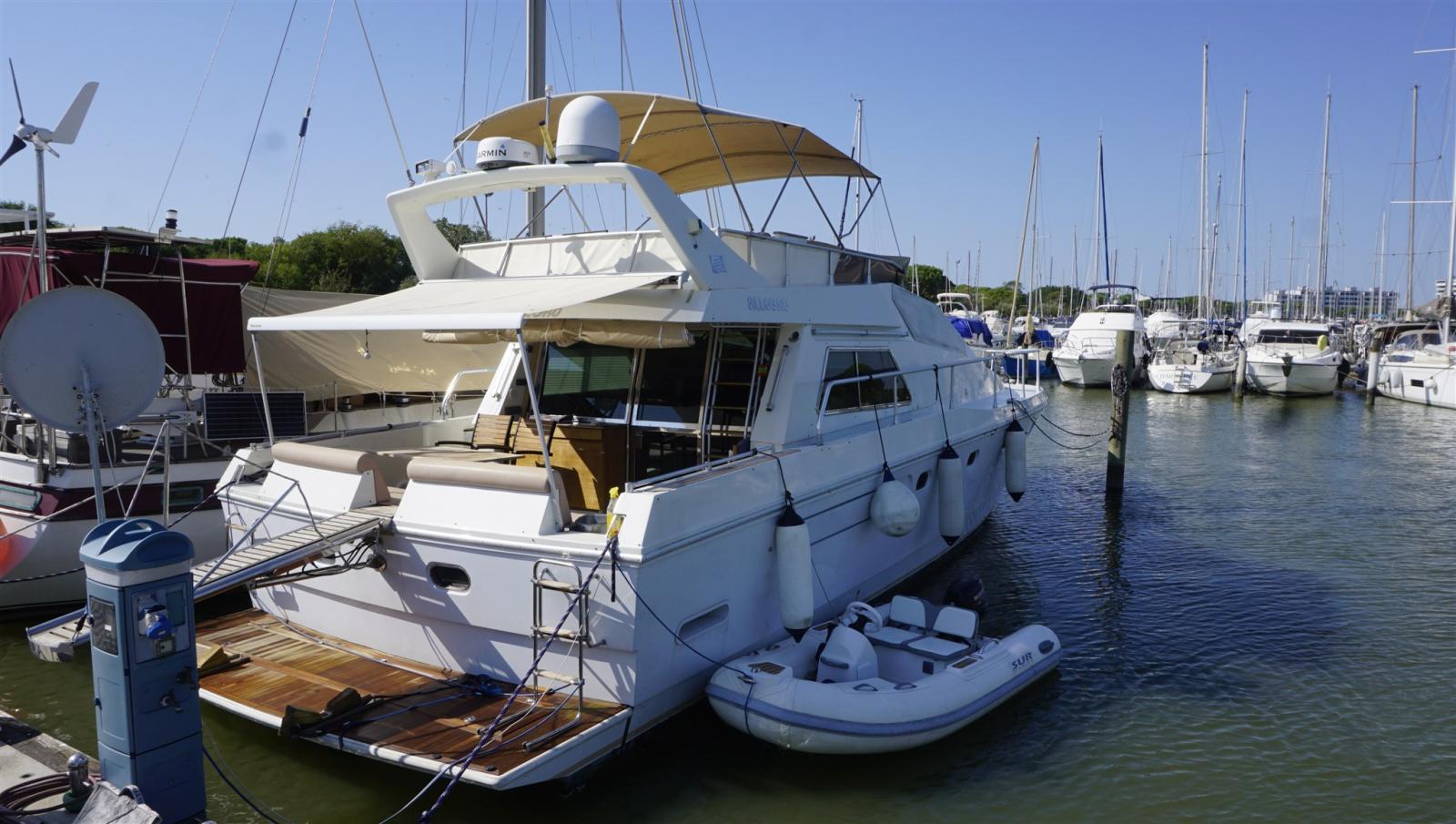 ferretti yachts Altura 52