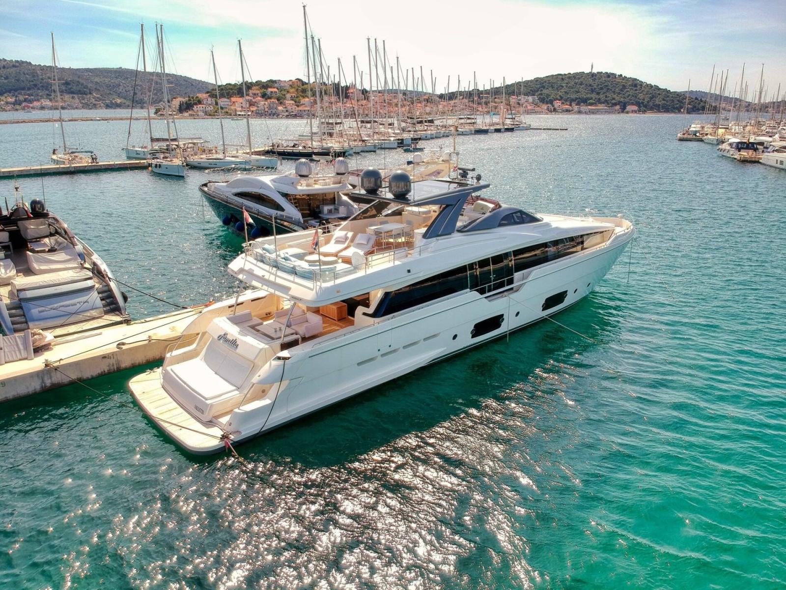 ferretti yachts 960