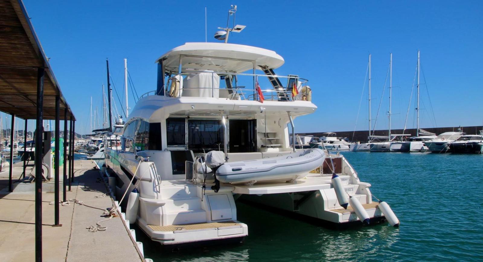 aquila 54 yacht