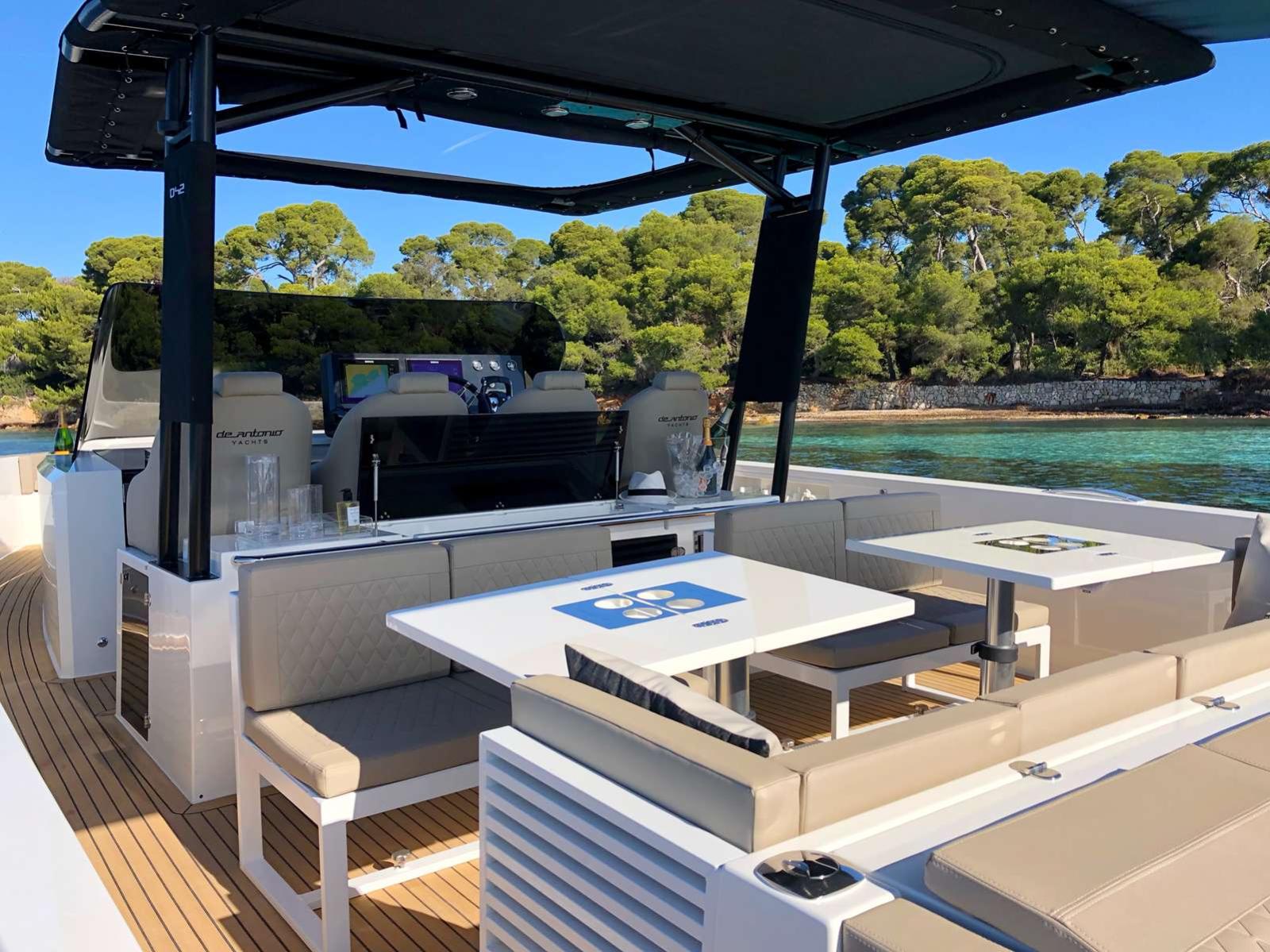 de antonio yachts D42