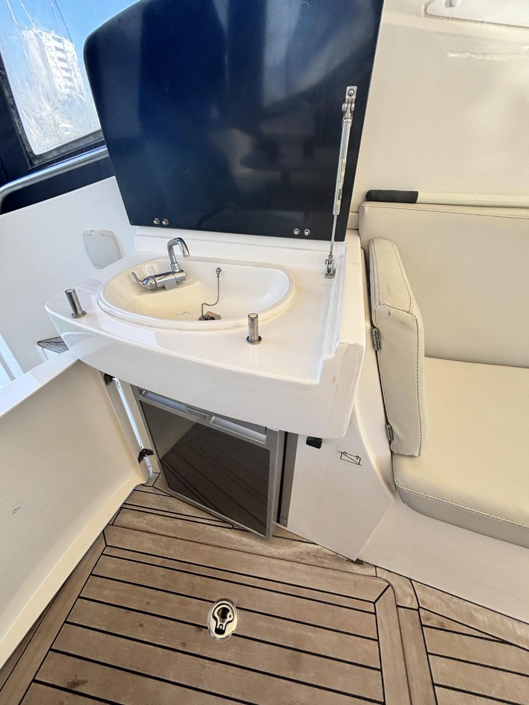 sealine S38