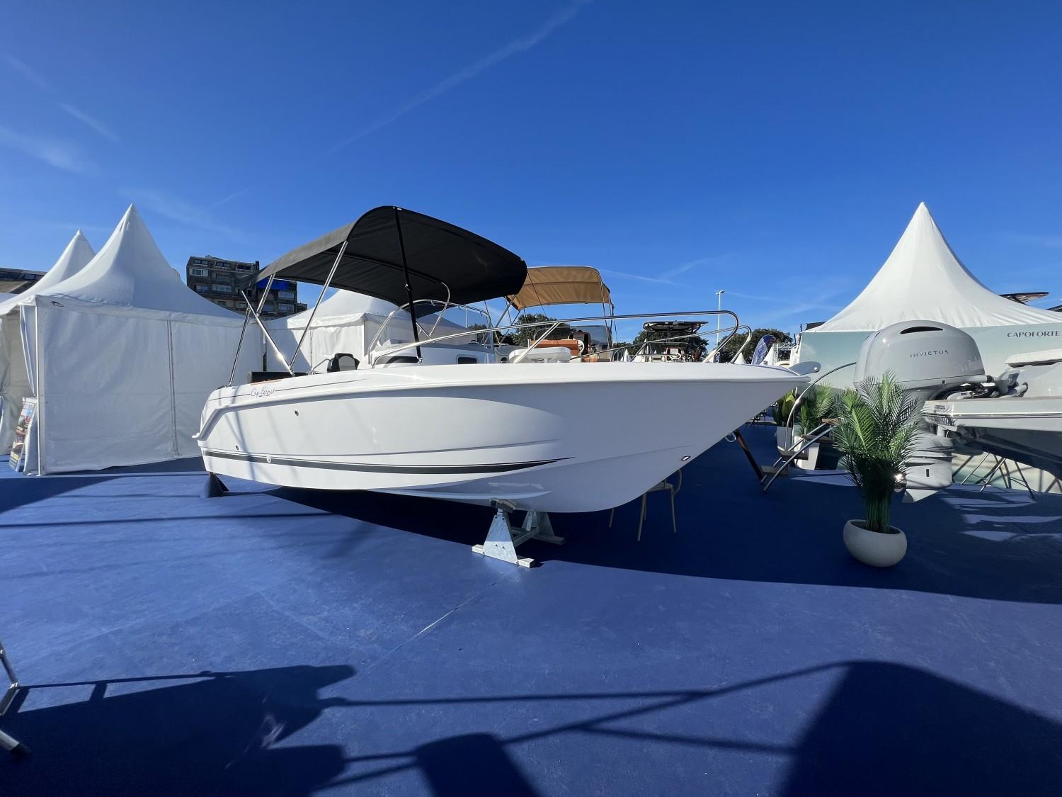 b2 marine Cap ferret 652 open