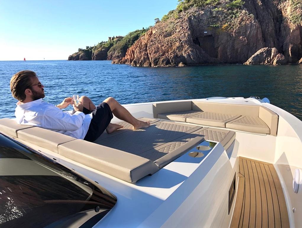 de antonio yachts D42