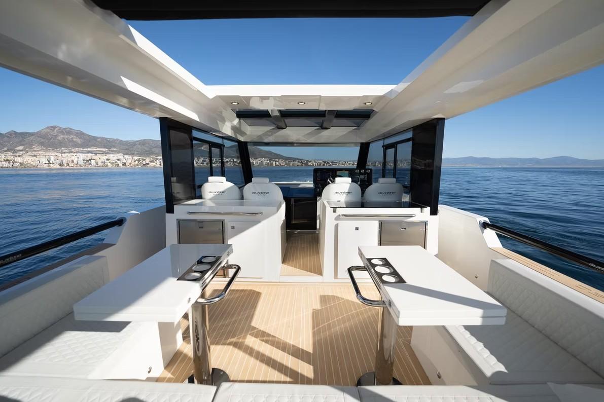 de antonio yachts D50 coupe