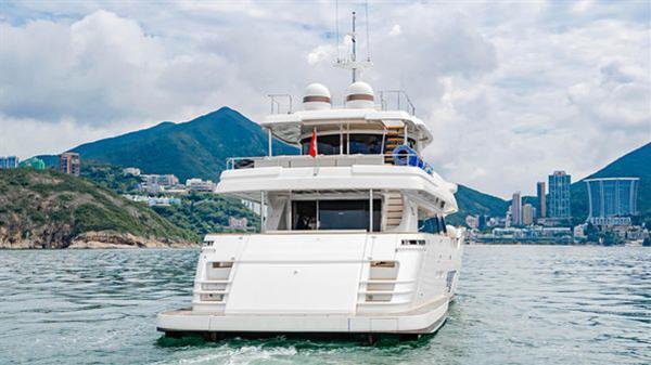custom line Navetta 28