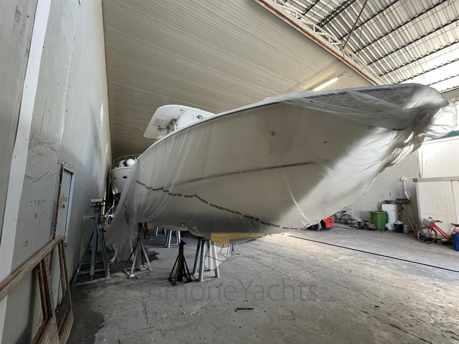 boston whaler Outrage 320