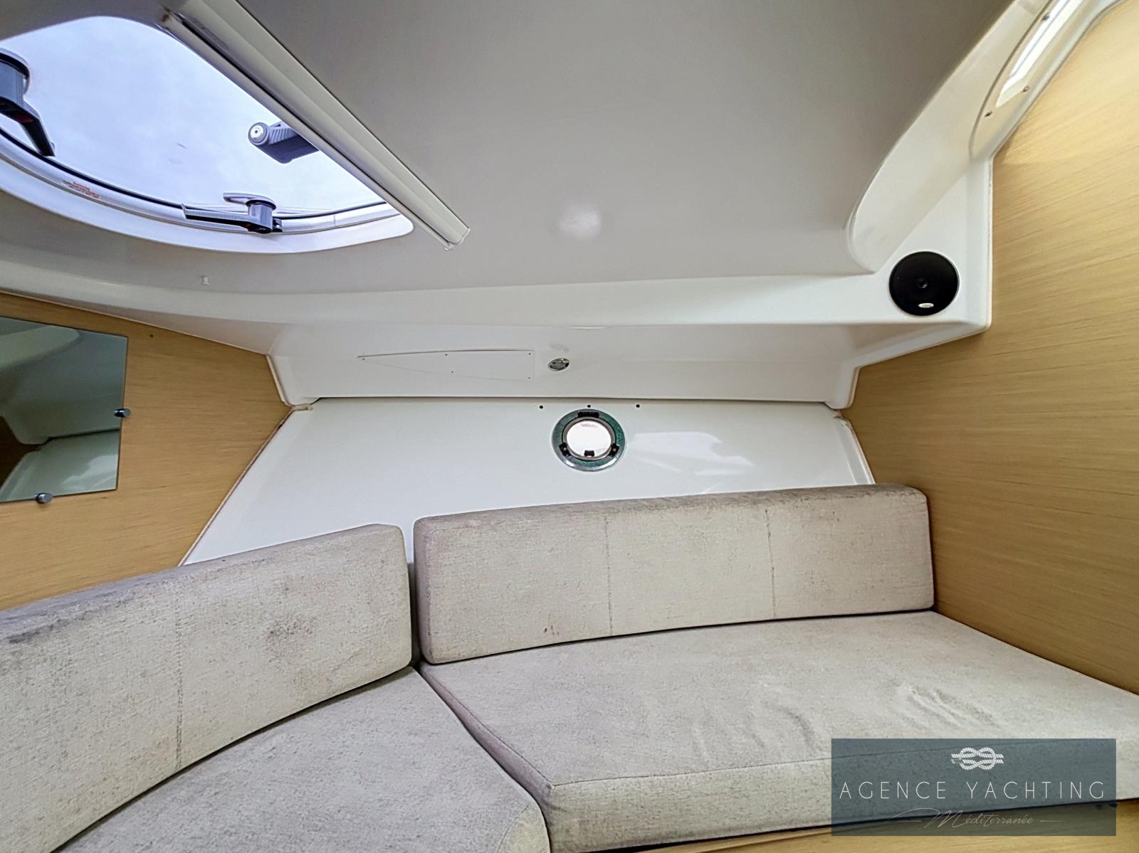 beneteau Flyer 850 sun deck