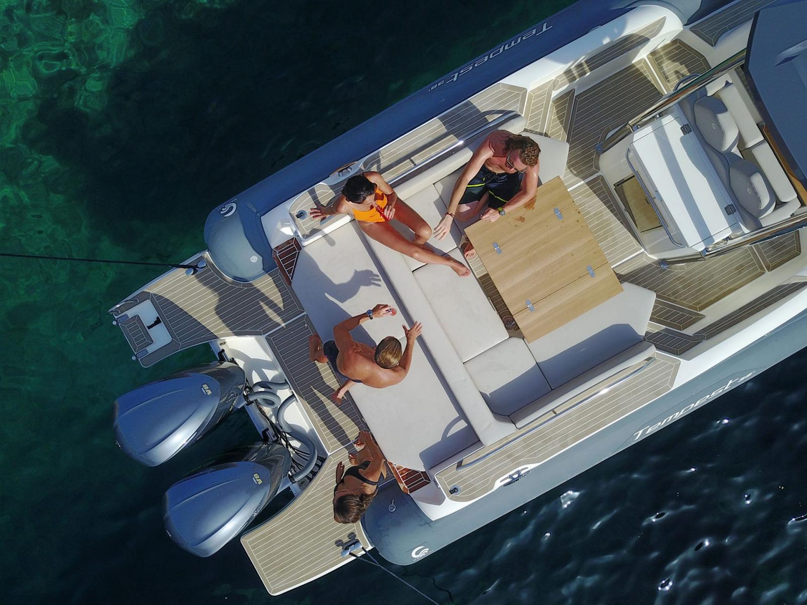 capelli Tempest 38 open