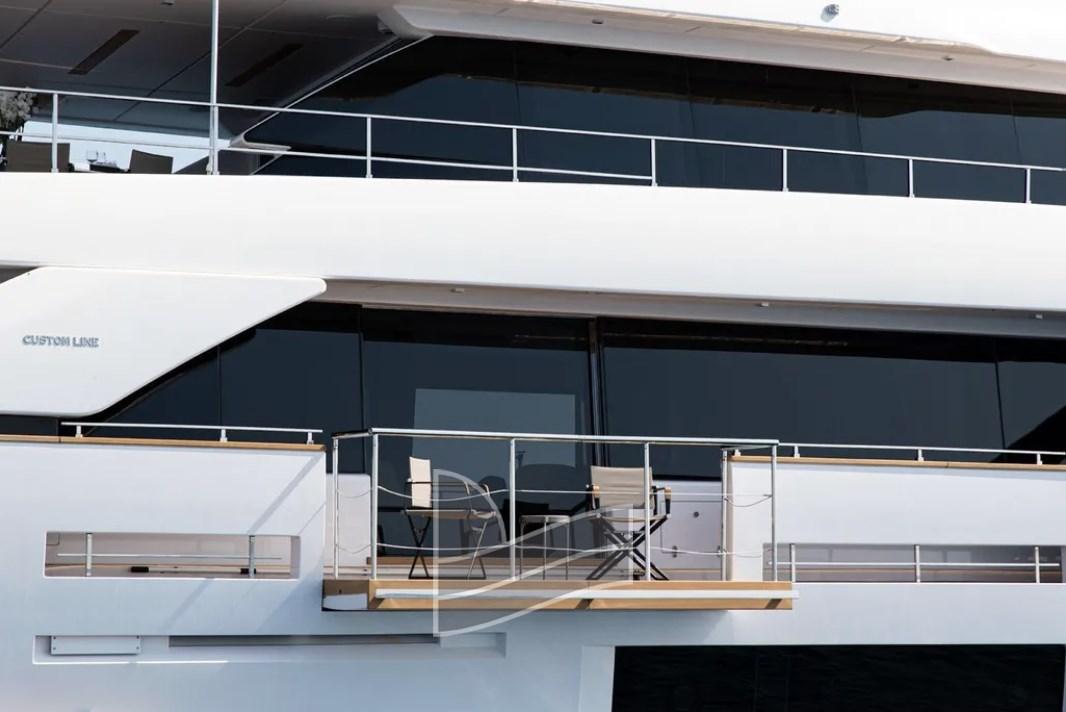 custom line Navetta 33