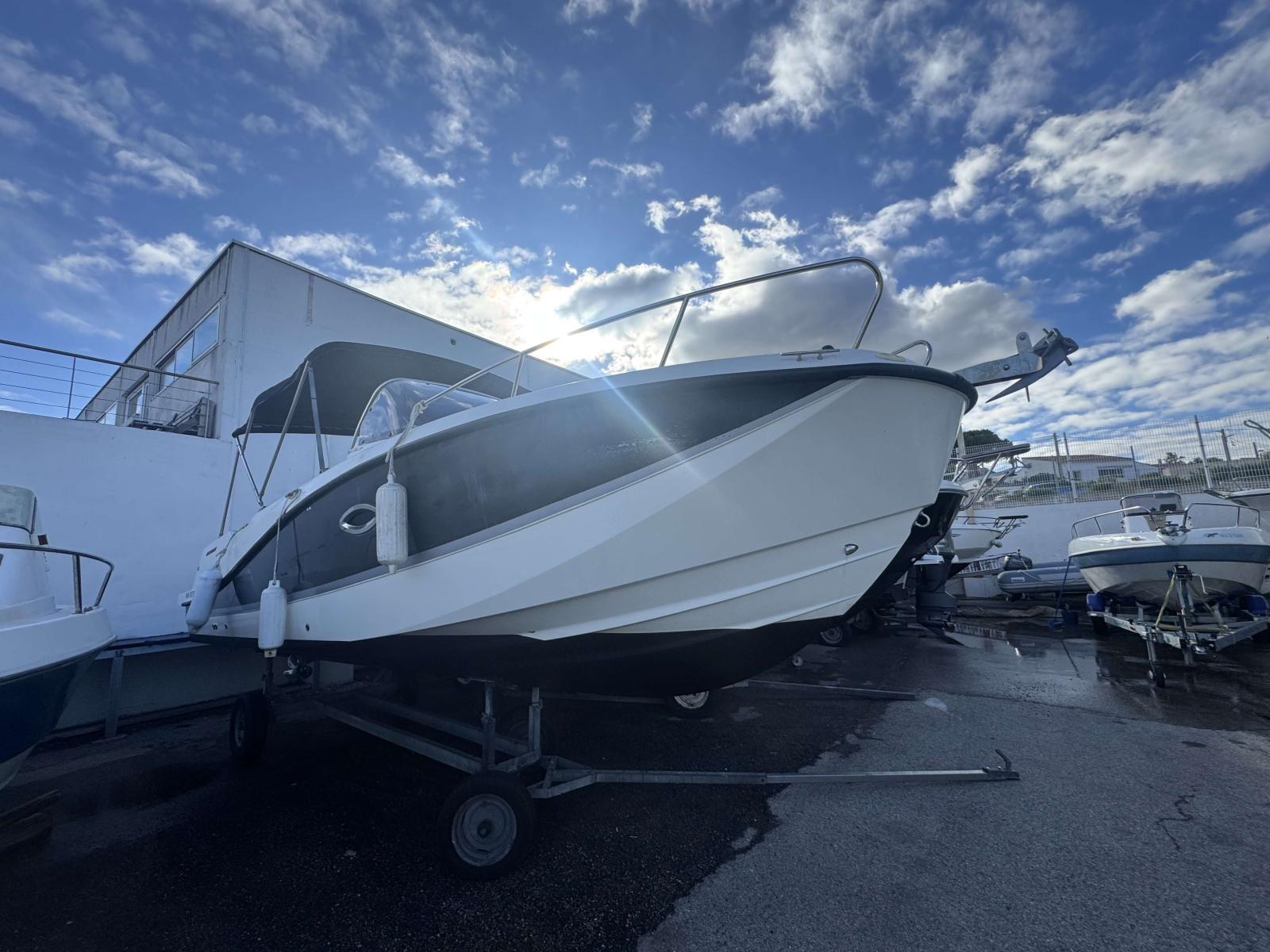 quicksilver 755 sundeck activ