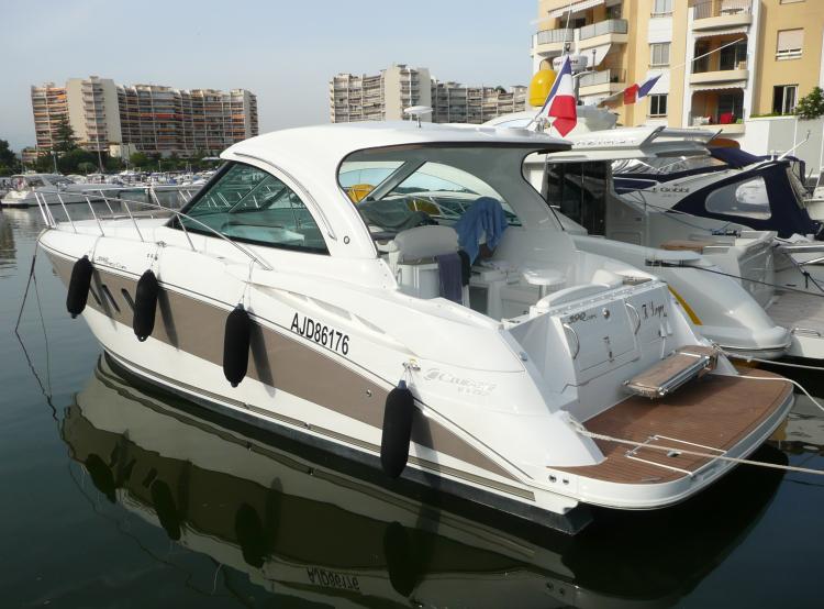 CRUISERS YACHTS 390 Sports Coupé