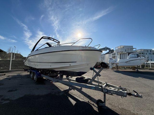 quicksilver Activ 755 bowrider