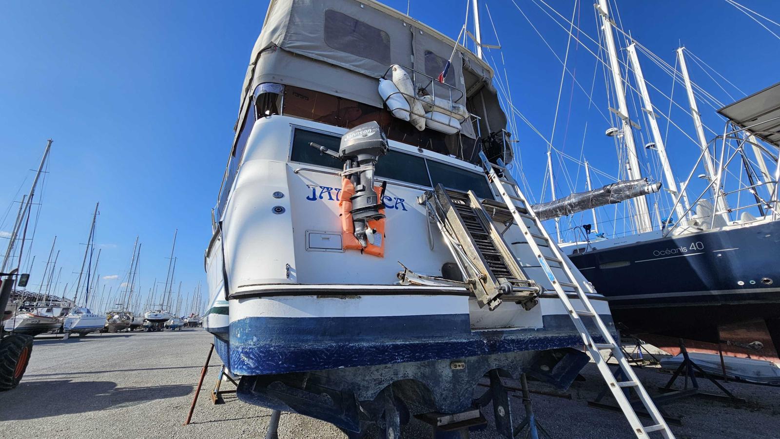 cruisers yachts 3850 aft