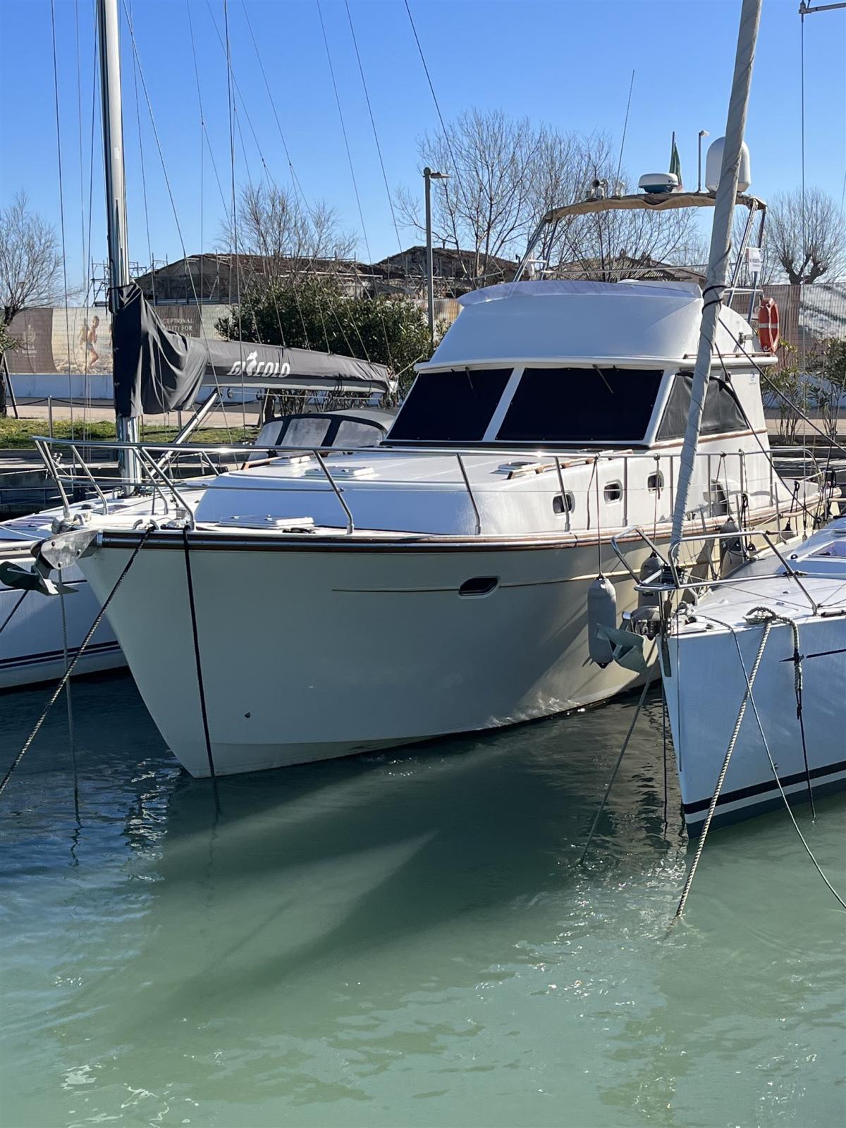 cantieri estensi 440 goldstar fly