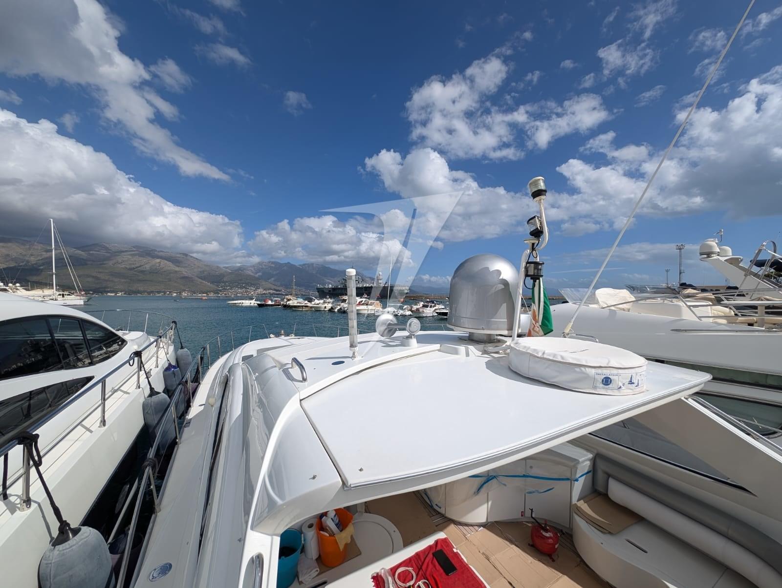pershing 54'